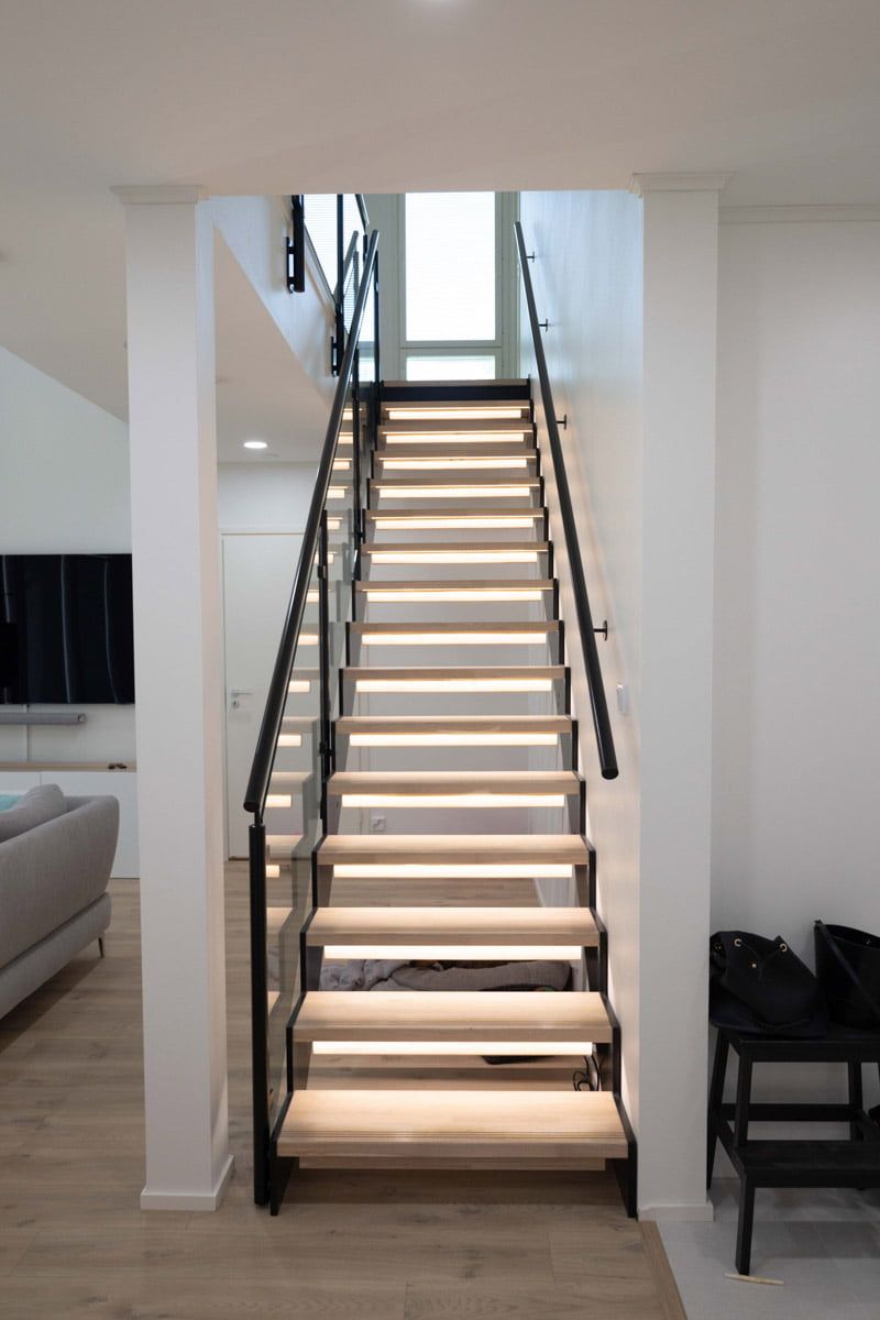 The staircase can also be used as a lighting element. Lighting on a staircase adds a sense of space and safety to the walkway. LedStore.fi